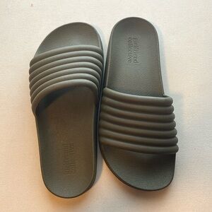 Khaki Green Girlfriend Collective slides unisex